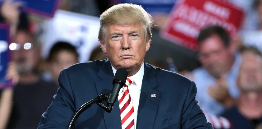 Donald Trump dando un discurso