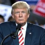 Donald Trump dando un discurso