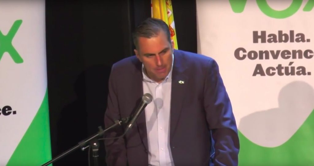 Lanzan piedras y cohetes contra Garriga y Ortega Smith en la campaña de Vox en Barcelona