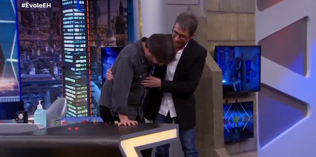 Jordi Évole es socorrido por Pablo Motos tras sufrir un pequeño ataque de cataplexia