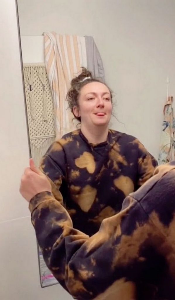 Un Tik Tok muestra una chica de Nueva York descubriendo otro piso detrás de su espejo