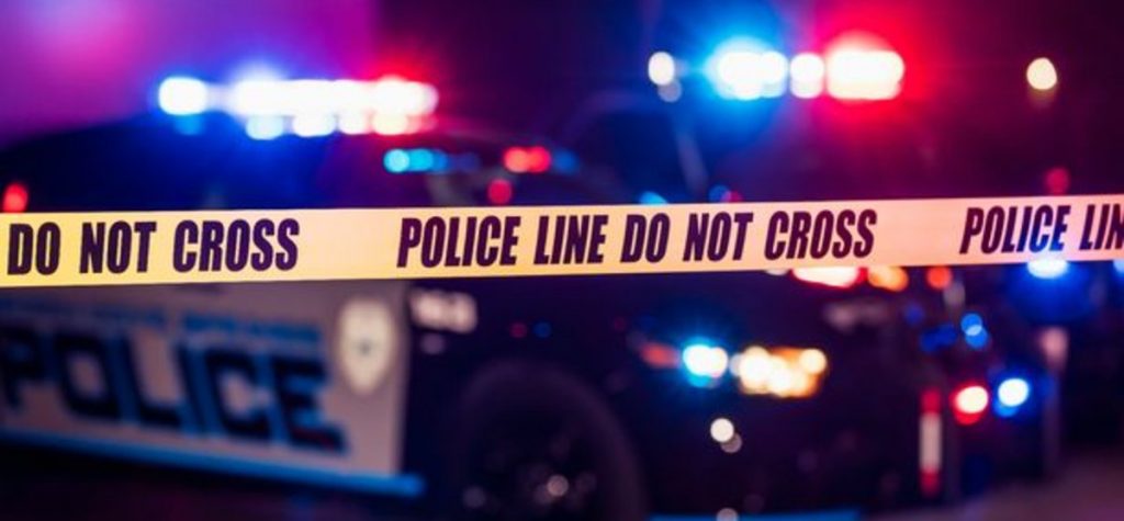 Coches de policía separan la zona donde Parker cometió el asesinato