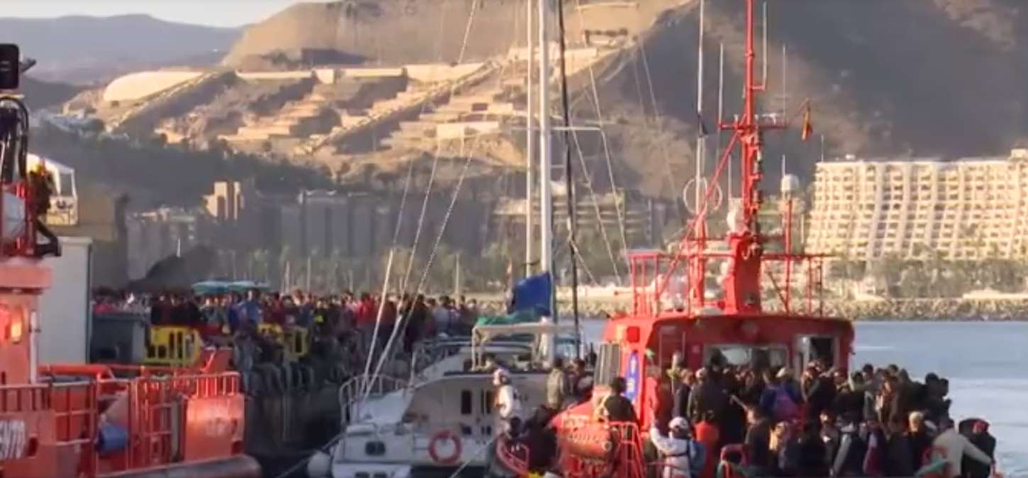 Grupo de migrantes rescatados por Salvamento MarÃ­timo desembarca en Canarias