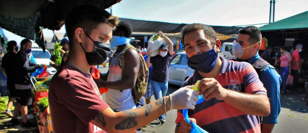 Las personas podrán desplazarse libremente si cuentan con el pasaporte europeo de vacunación