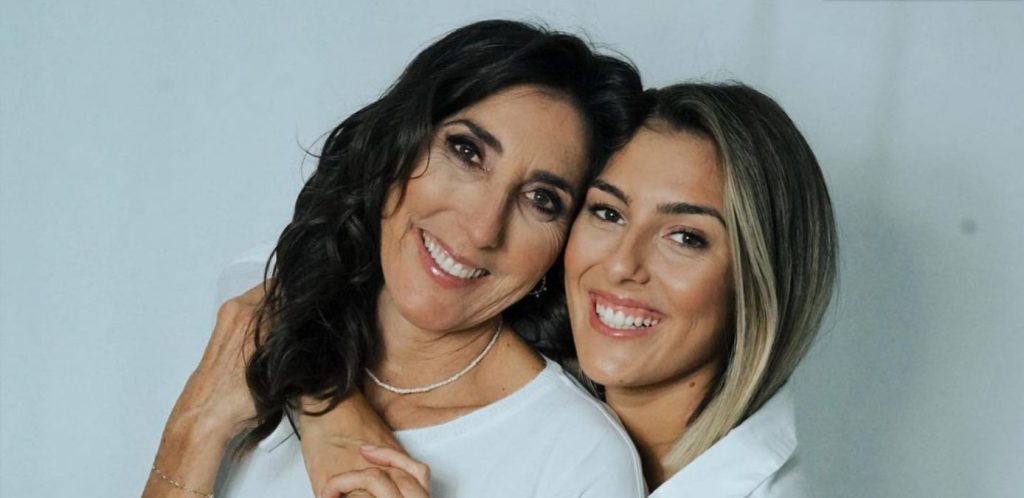 Anna Ferrer junto a su madre Paz Padilla
