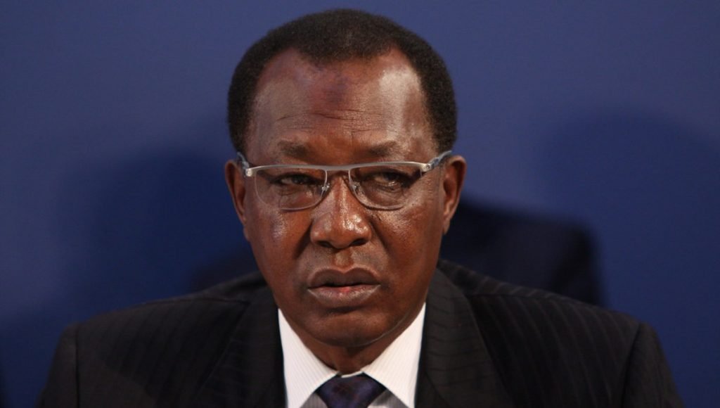 Idriss Deby presidente del Chad en una conferencia