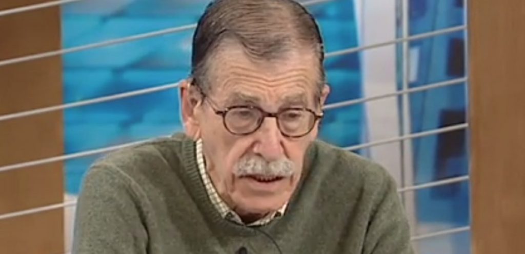 Imagen de Julen Madariaga durante la presentación de su libro en la televisión vasca