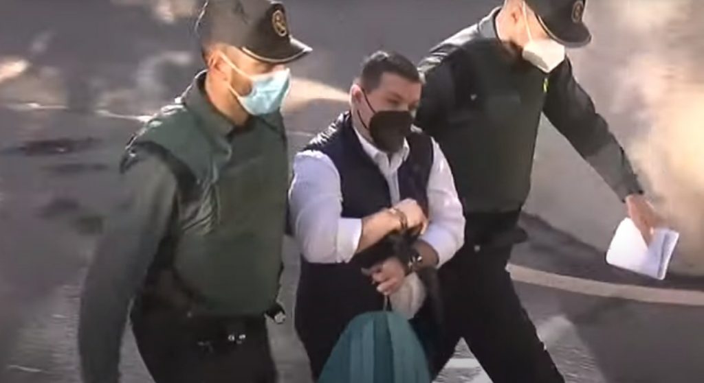 El rey del cachopo llegando a la Audiencia Provincial de Madrid