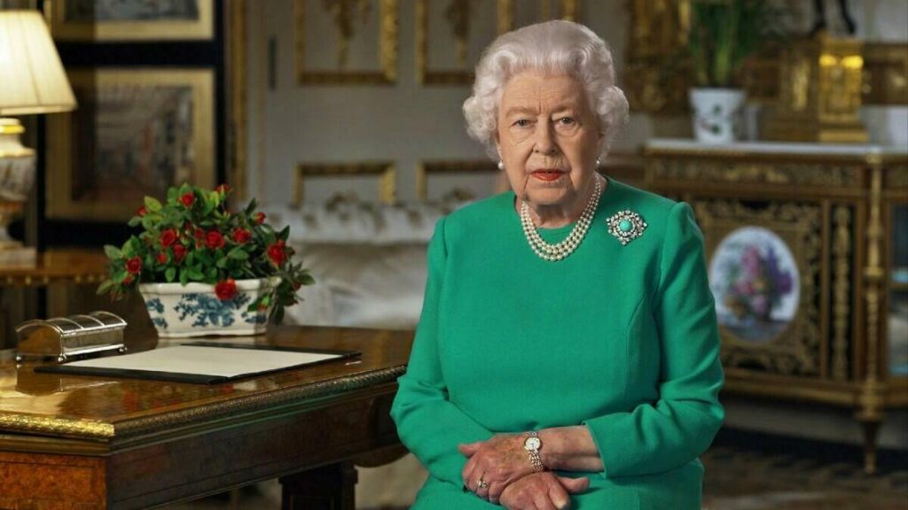 Isabel II encuentra babosa