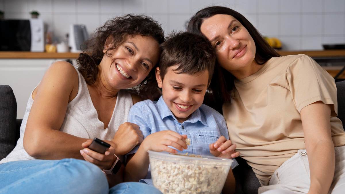 Familia ve la tele el 10 de diciembre