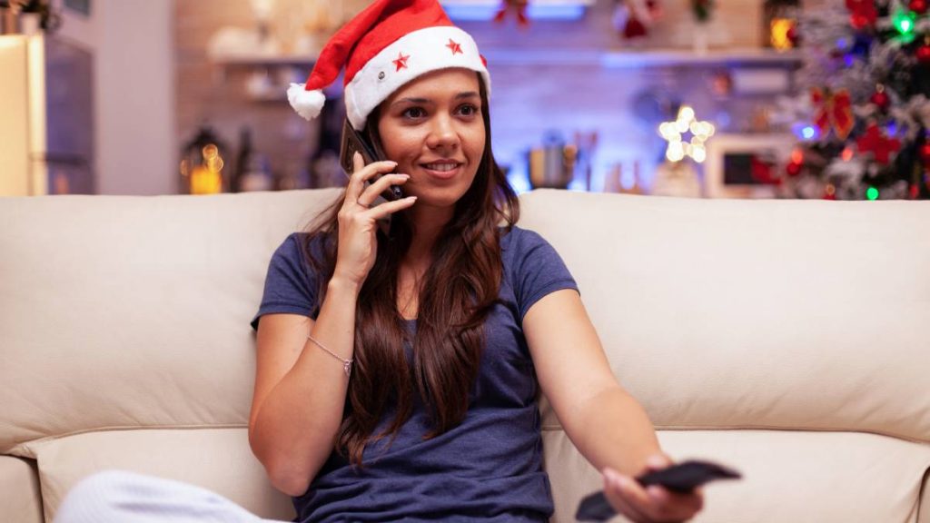 Mujer ve la tele el 26 de diciembre