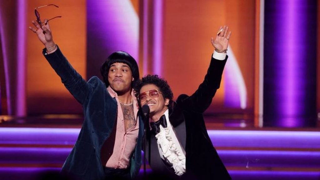 Silk Sonic en los Premios Grammy