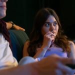 Pareja ve la tele el 18 de mayo