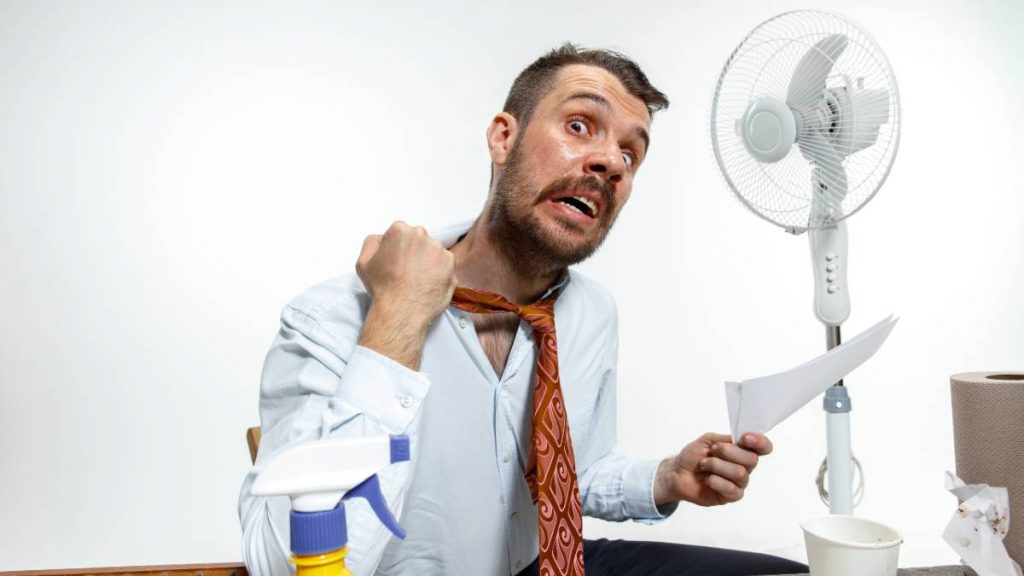 hombre sufriendo ola de calor