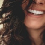 Atención a tu sonrisa: 7 de los alimentos más dañinos para los dientes