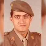 ¿Reconocen el joven en esta foto? Se ha convertido un personaje super famoso en la televisión