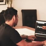 ¿Qué porno ven los hombres vs. mujeres? : Las estadísticas y las diferencias de genero