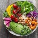 Zac Efron ya no es vegano! De la ensalada al hígado