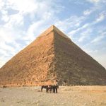 Egipto – Momia cubierta con hojas de oro es encontrada en un pozo