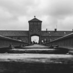 ¿Amazon vende productos nazis y parafernalia neo-nazi?