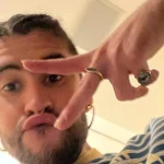 VIDEO – Bad Bunny arroja el telefono de una fan