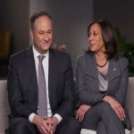 ¿Quién es Doug Emhoof? El apoyo imprescindible de Kamala Harris